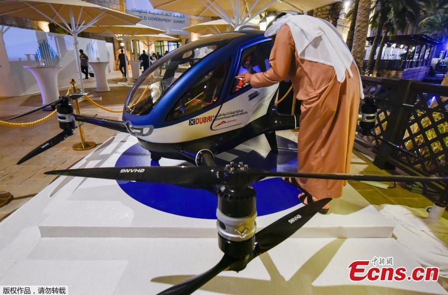 Chinese-made passenger-carrying drone to fly in Dubai(1/4)