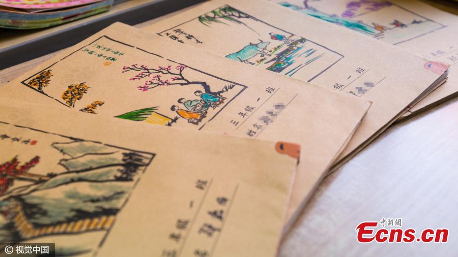 Father imitates cartoons to decorate son's books(1/3)