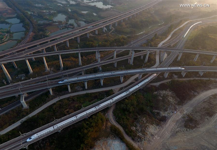 China's Guangxi to build more than 2,000 km of high-speed rail lines (1/9)