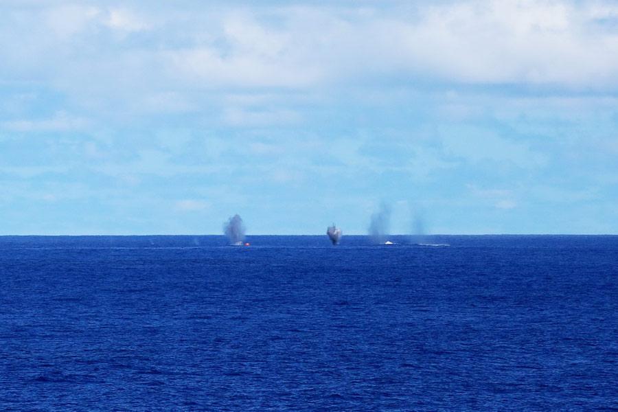 Chinese Navy carries out counter-attack drill in South China Sea (1/4)