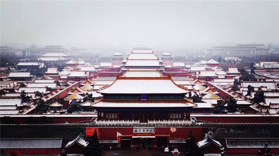 Spring snow blankets Forbidden City (1/8)