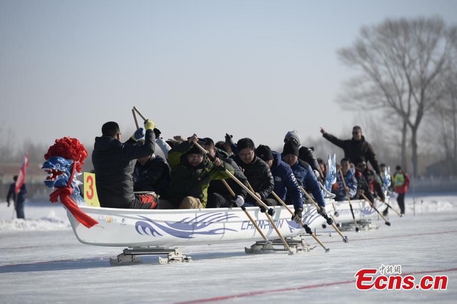 Northern county holds dragon boat race on ice(1/3)