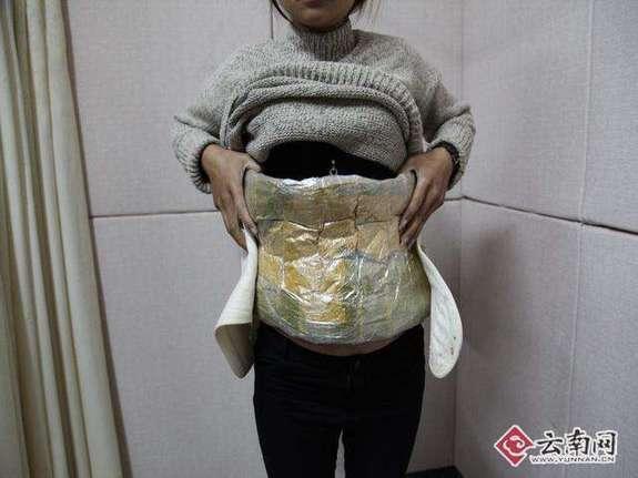Two pregnant women caught smuggling drugs(1/3)