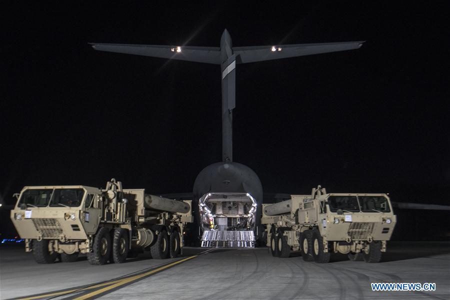 Part of THAAD battery arrives in S.Korea (2/5)