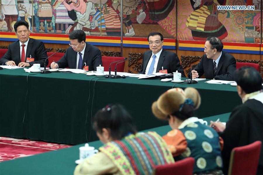 Chinese leaders join panel discussion with lawmakers(1/4)