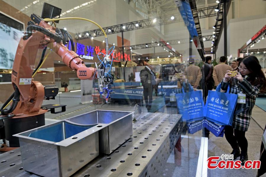 6th China Int'l Industry Robot Exhibition opens in Tianjin(1/4)