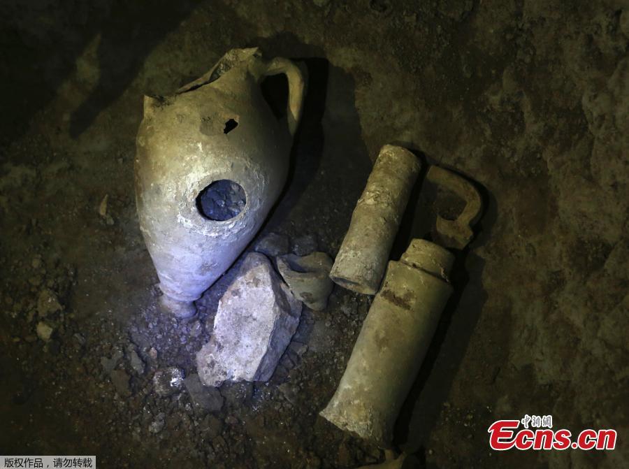 Assyrian artifacts discovered under ruins of shrine destroyed by ISIS in Mosul(1/3)