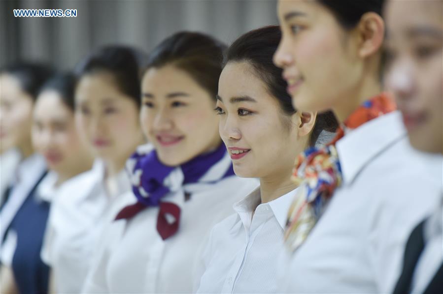 Students take part in recruitment test of Xiamen Airlines(1/7)