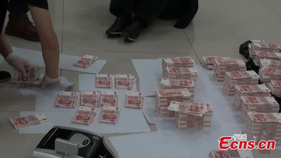 Police seize 2.02 million yuan in fake notes(1/2)