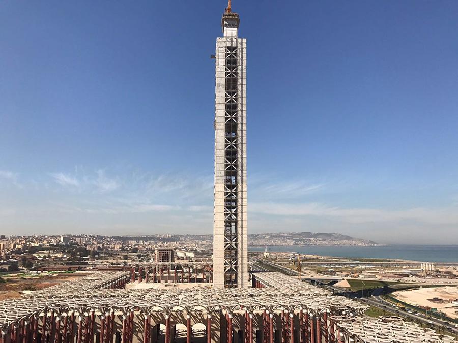 Chinese construction team builds mosque with tallest minaret in Africa(1/7)