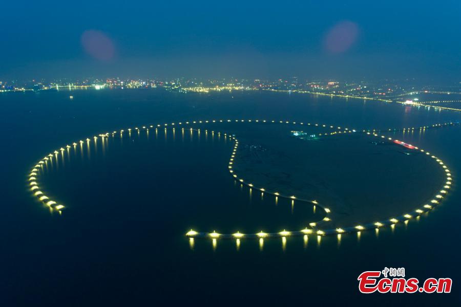 Massive artificial island under construction in Hainan (1/3)