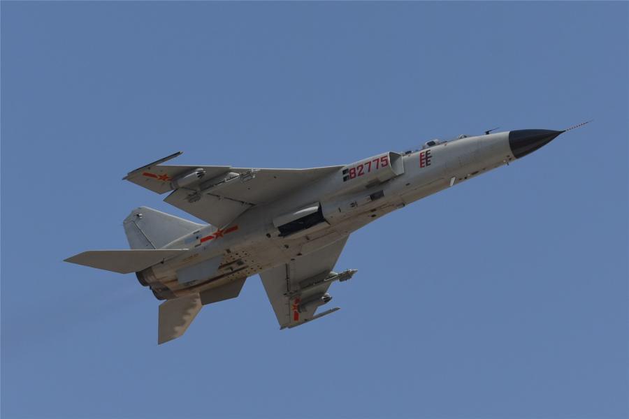 JH-7 fighter bombers fire rocket shells(1/14)