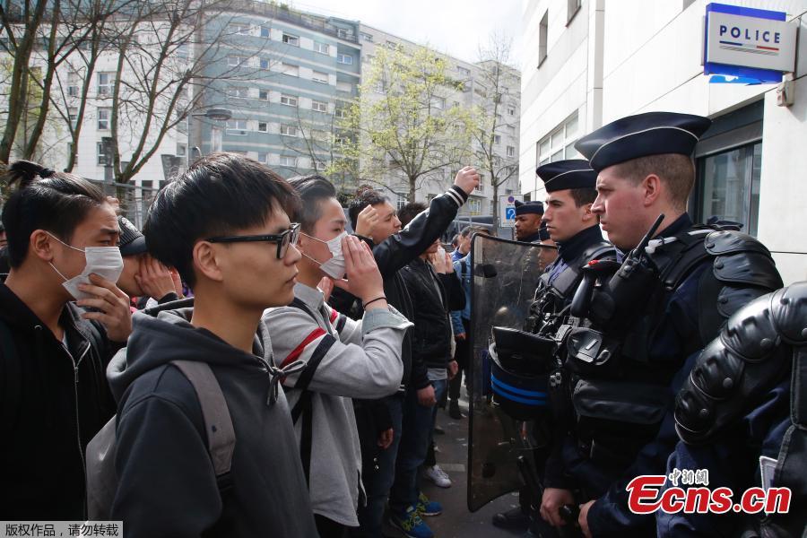35 arrested at protests over Paris police killing Chinese man (1/4)