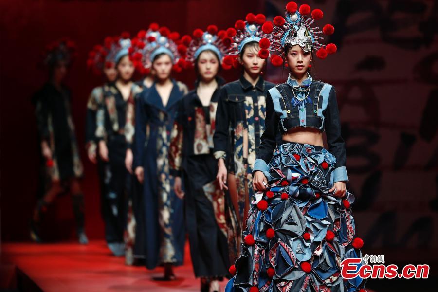 Fashion show blends Chinese and Western cultures(1/7)