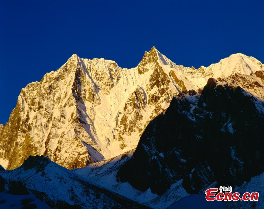Hailou Dyke Glacier Forest Park in Sichuan(1/5)