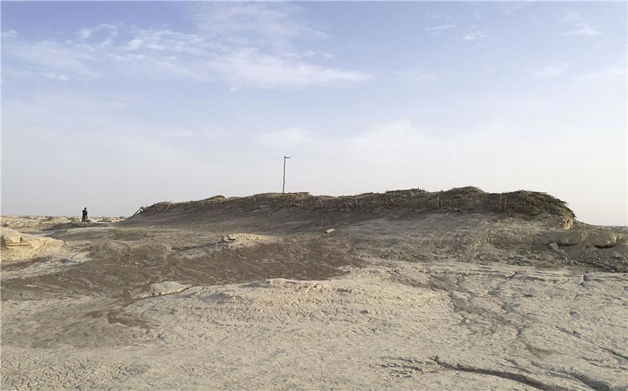 Ancient city wall ruins discovered in NW China's Xinjiang(1/7)