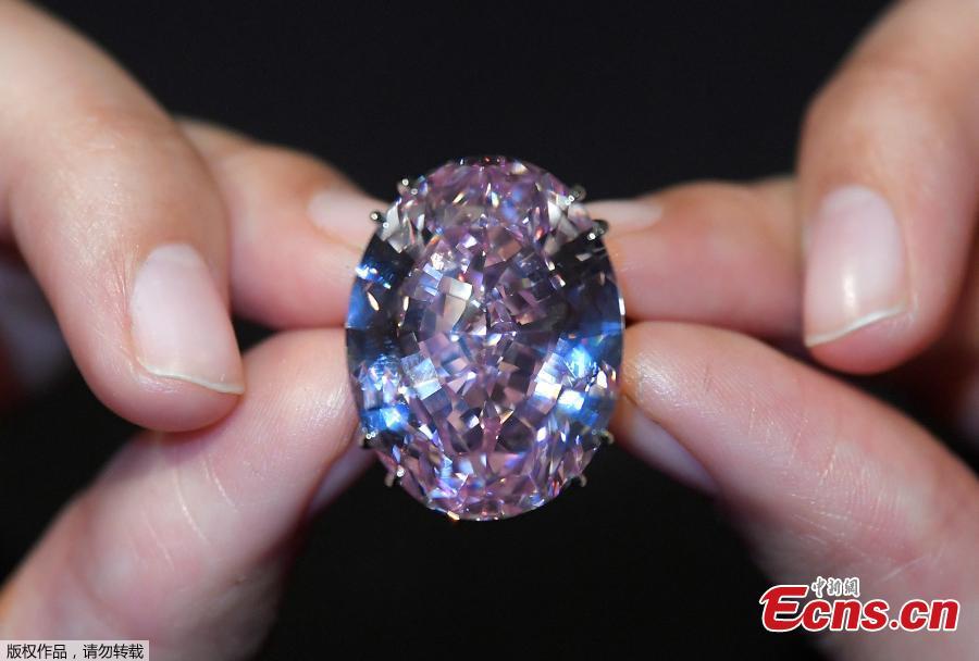 Rare 'Pink Star' diamond sells for record $71.2 million in Hong Kong (1/4)