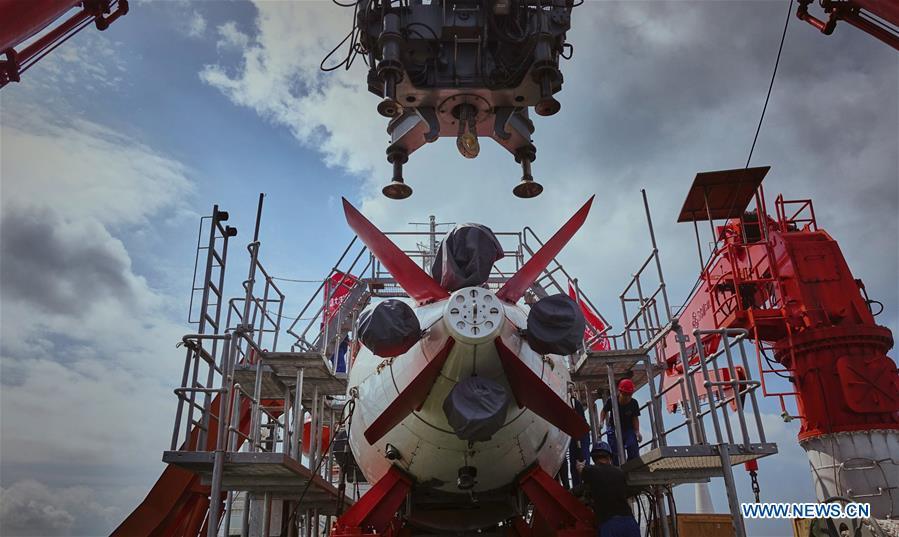 Crew members check China's manned deep-sea submersible Jiaolong in Sanya(1/5)