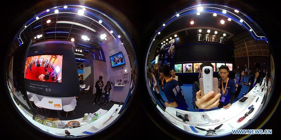 Hong Kong Electronics Fair kicks off(1/4)