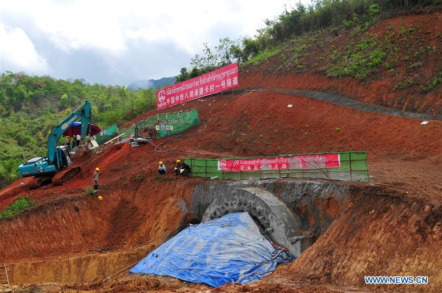 China-Laos railway construction to bring progress to tropical area(1/3)