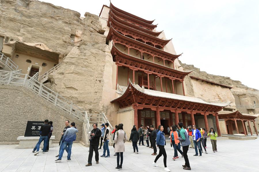 Gansu's Dunhuang sees surge in tourism thanks to Belt and Road Initiative(1/10)