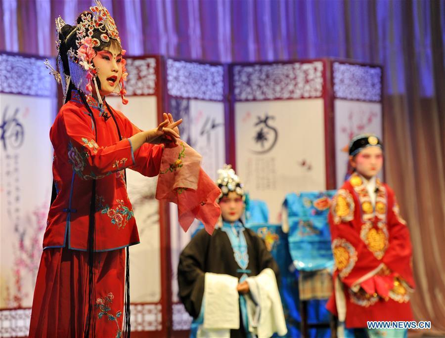 Intangible cultural heritage: local Chinese opera 'Ha Ha Qiang' in Hebei(1/4)