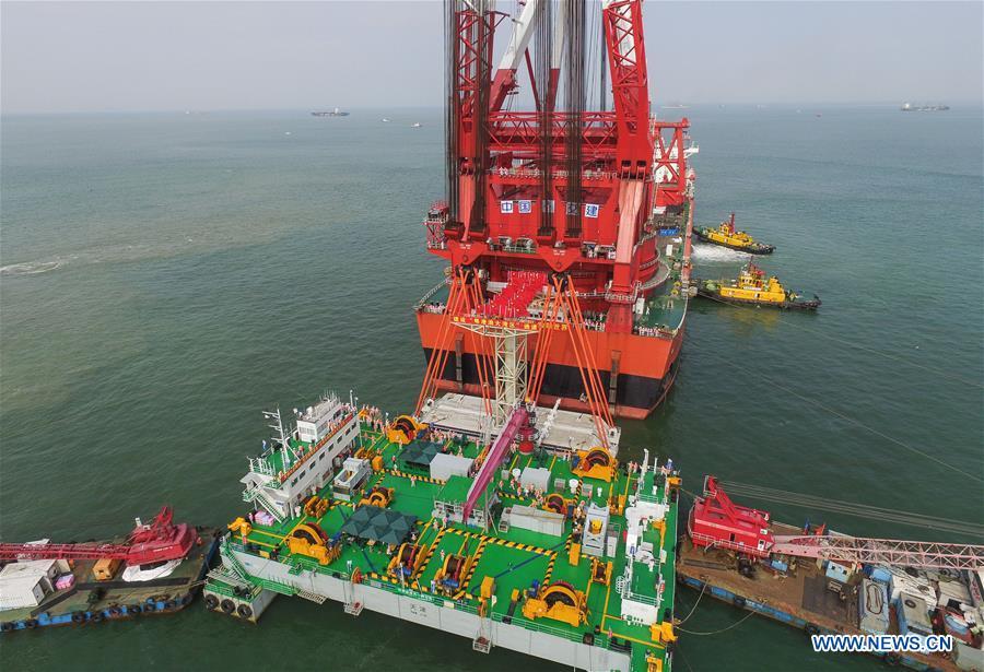 Key structure installed in HK-Zhuhai-Macao cross-sea bridge(1/4)