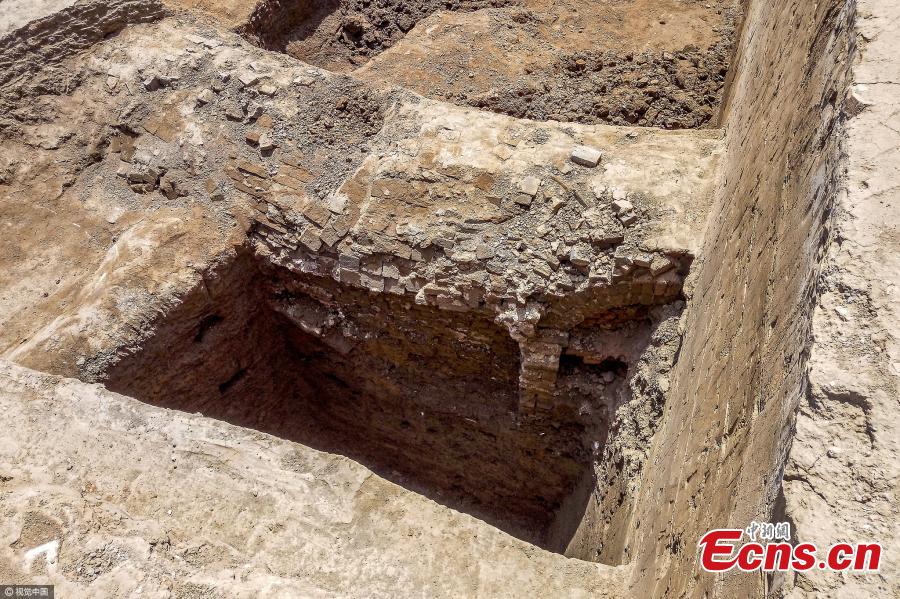 Excavations continue at the ruins of Yin in Anyang City, Central China’s Henan Province, May 7, 2017. Archeologists have found 18 well-preserved tombs of the Xiongnu people, an ancient nomadic people, at the ruins, and they have determined that they date back 1,800 years. (Photo/VCG)