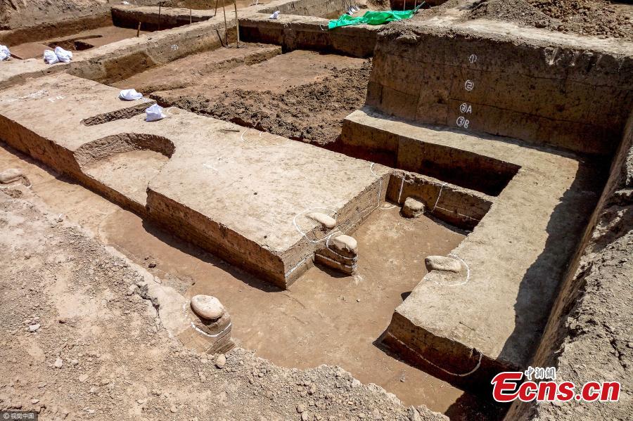 Excavations continue at the ruins of Yin in Anyang City, Central China’s Henan Province, May 7, 2017. Archeologists have found 18 well-preserved tombs of the Xiongnu people, an ancient nomadic people, at the ruins, and they have determined that they date back 1,800 years. (Photo/VCG)