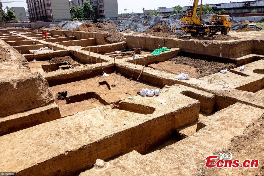 Excavations continue at the ruins of Yin in Anyang City, Central China’s Henan Province, May 7, 2017. Archeologists have found 18 well-preserved tombs of the Xiongnu people, an ancient nomadic people, at the ruins, and they have determined that they date back 1,800 years. (Photo/VCG)