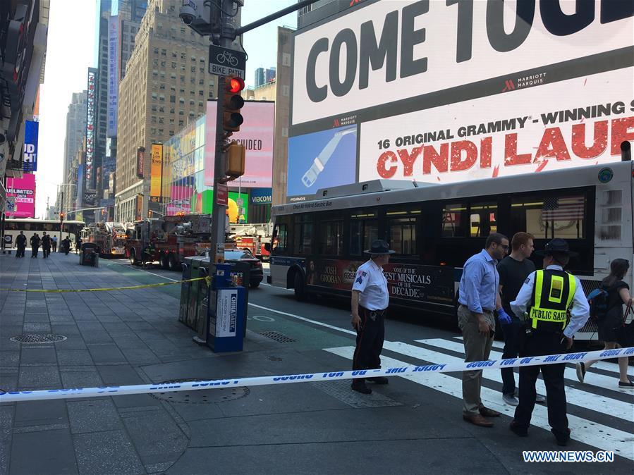 At least 10 injured in NYC's Times Square car crash accident(1/4)