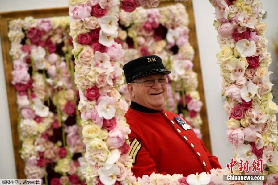 London's Chelsea Flower Show to open with volcano and secret garden(1/7)