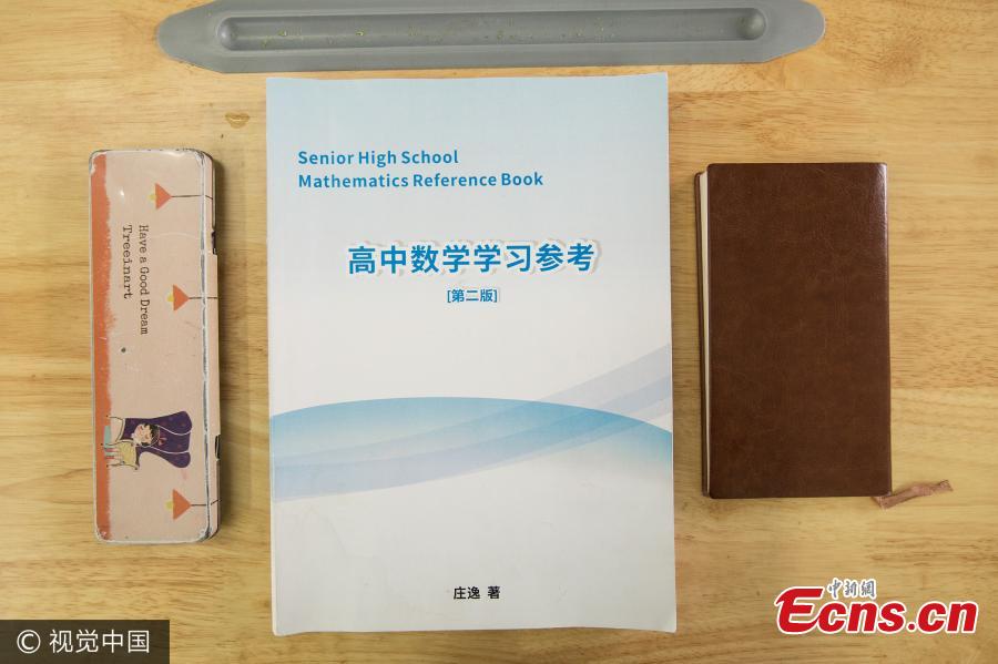 Top student makes own reference texts for Gaokao test(1/3)