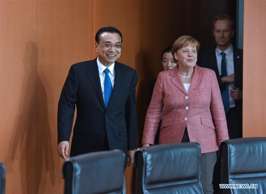 Chinese Premier Li holds talks with German Chancellor Merkel in Berlin(1/3)