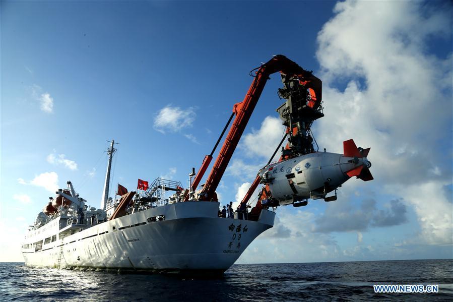 China's submersible Jiaolong conducts 5th dive in Mariana Trench(1/5)