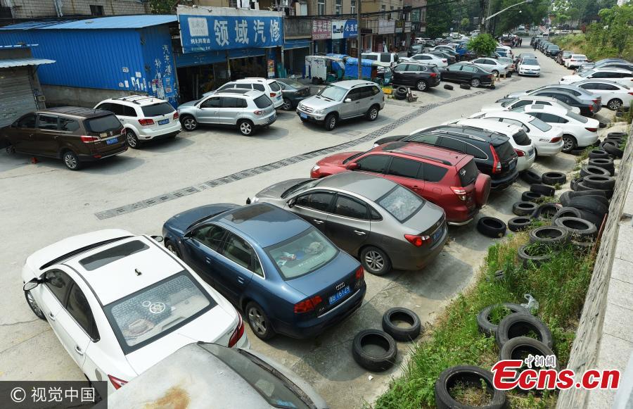 Tyres used to occupy parking spaces(2/4)