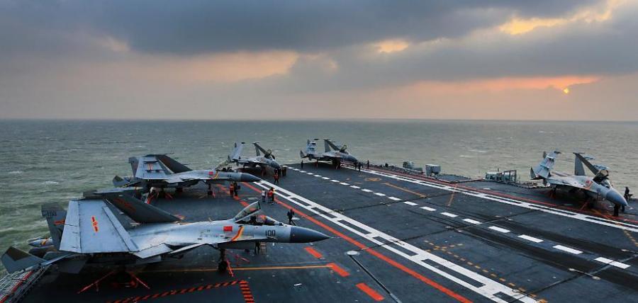 China's first aircraft carrier conducts flight training(1/4)