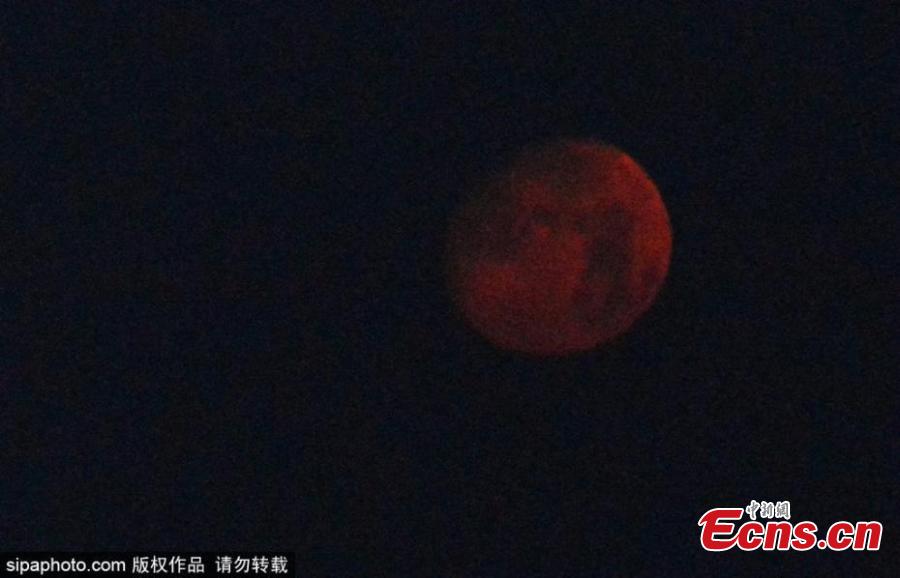 Blood moon rises over Chongqing(1/4)