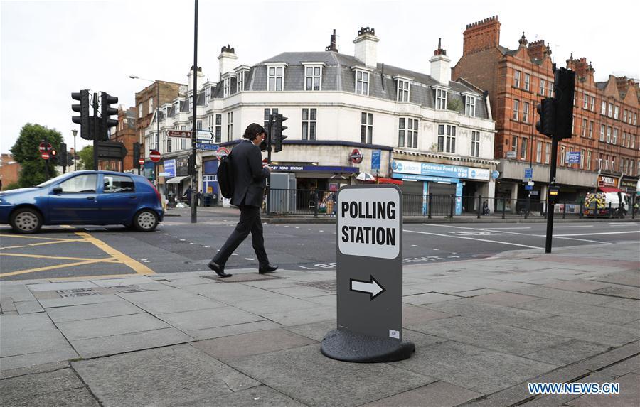 Polls open for British snap election ahead of Brexit talks(1/6)