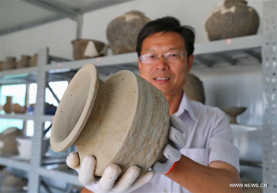 Ancient tombs excavated in N China(1/11)