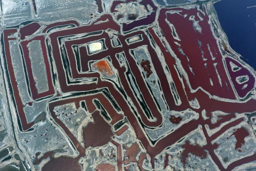 Aerial view of colorful salt lake in Shanxi province(1/6)