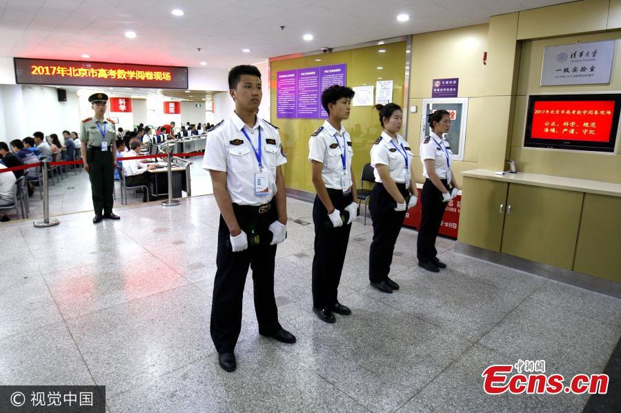 Strict security checks usher gaokao test paper marking(1/3)