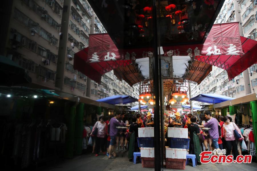 Chun Yeung Street Old-time market in full blossom(1/6)