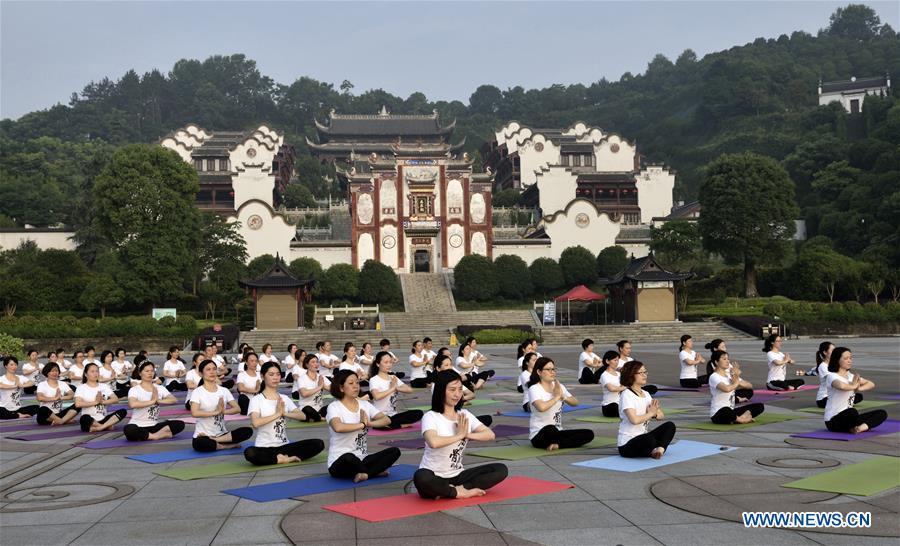 Yoga lovers practice yoga to celebrate International Day of Yoga (1/9)
