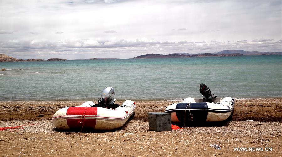 Scientific expedition conducted on Qinghai-Tibet plateau (1/4)