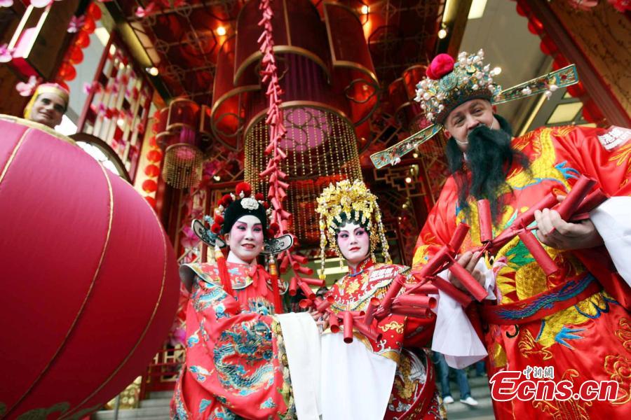 Traditional culture thrives in modern Hong Kong(1/8)