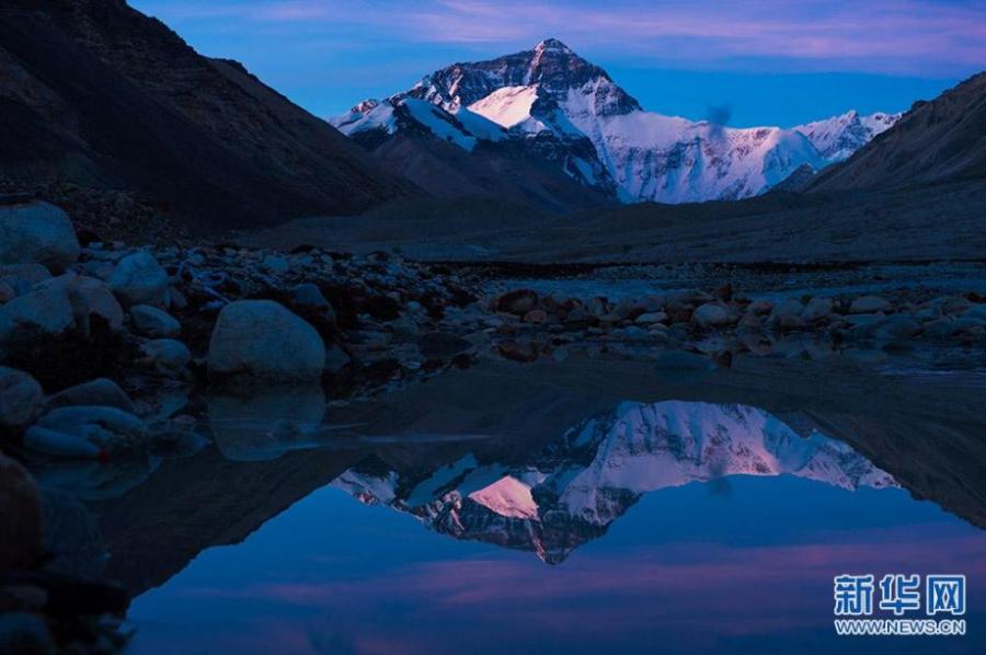Views of charming Mount Qomolangma(1/7)