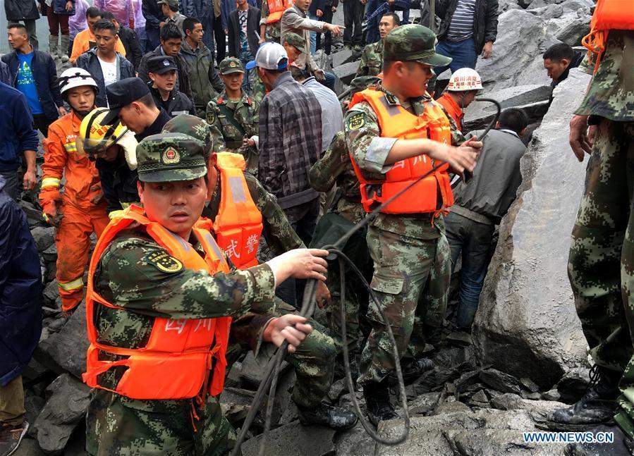 Rescue underway after landslide hits SW China's Sichuan(1/4)