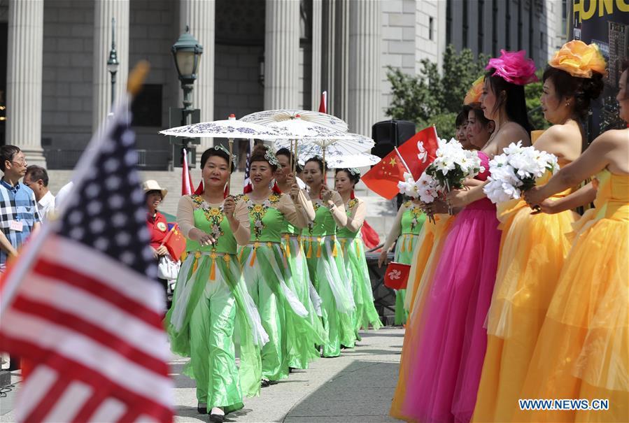 Over 10,000 Chinese Americans gather in NYC to mark HK's 20th return anniversary(1/4)