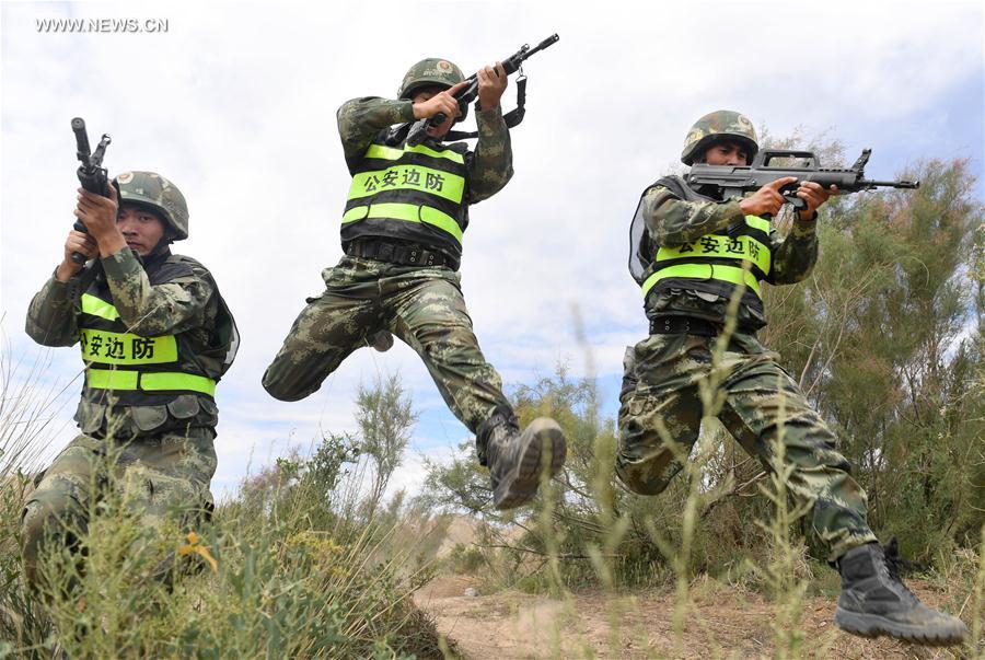 China, Kyrgyzstan hold anti-terror drill in Xinjiang (1/6)